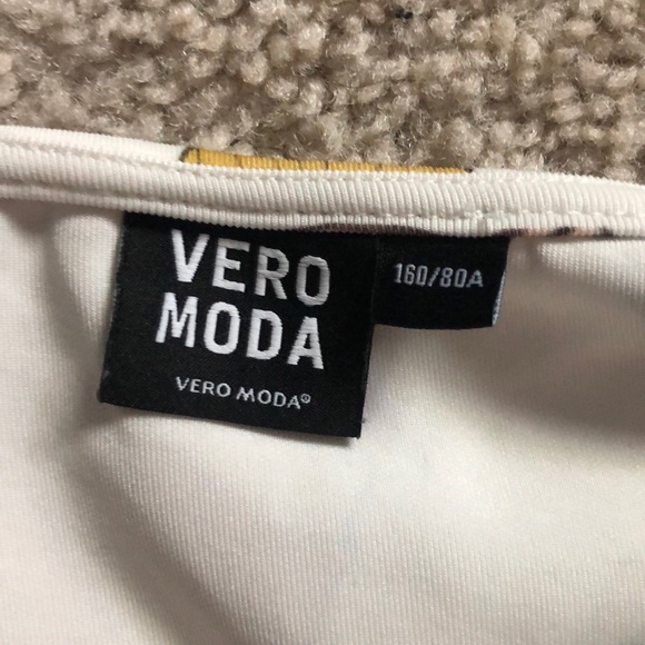 Shell Crop Top - Picture 2 of 2